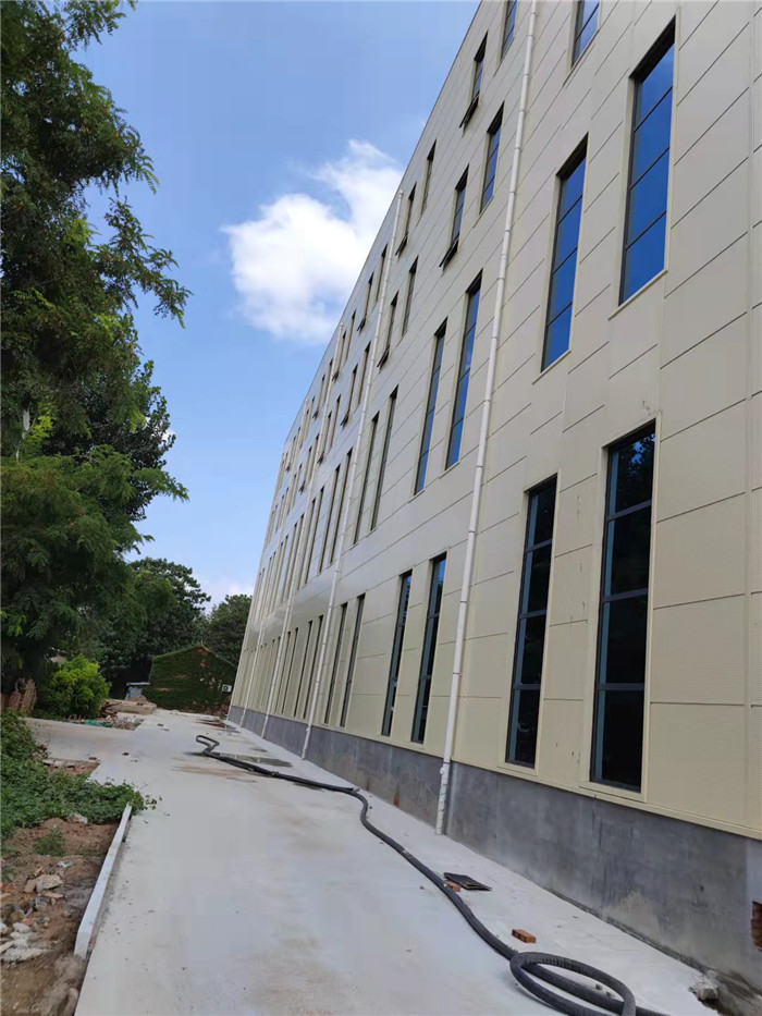 聚氨酯封邊玻璃棉夾芯板案例